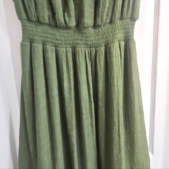 Elegant Green Sleeveless Midi Dress - Picture 5 of 6